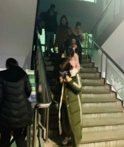 公司开展消防安全知识培训并组织消防演练