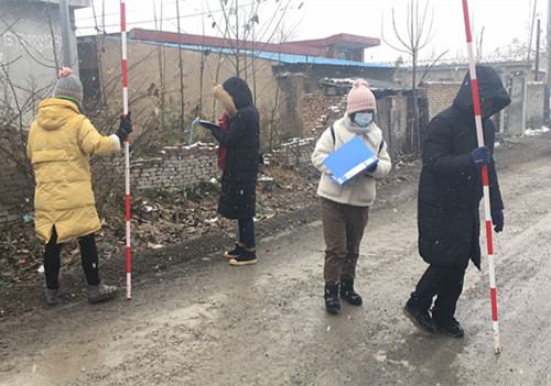 顶风冒雪慰问一线 浓浓真情温暖人心